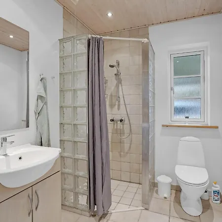 3 Bedroom Gorgeous In Rdby Semesterbostad