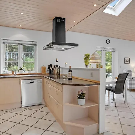 3 Bedroom Gorgeous In Rdby Holiday home Rodbyhavn
