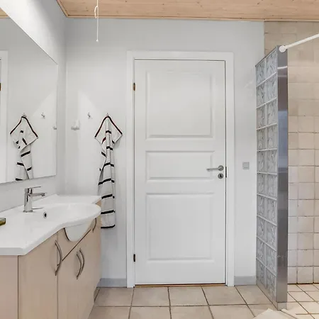 3 Bedroom Gorgeous In Rdby *