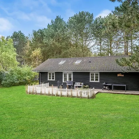 3 Bedroom Gorgeous In Rdby Rodbyhavn